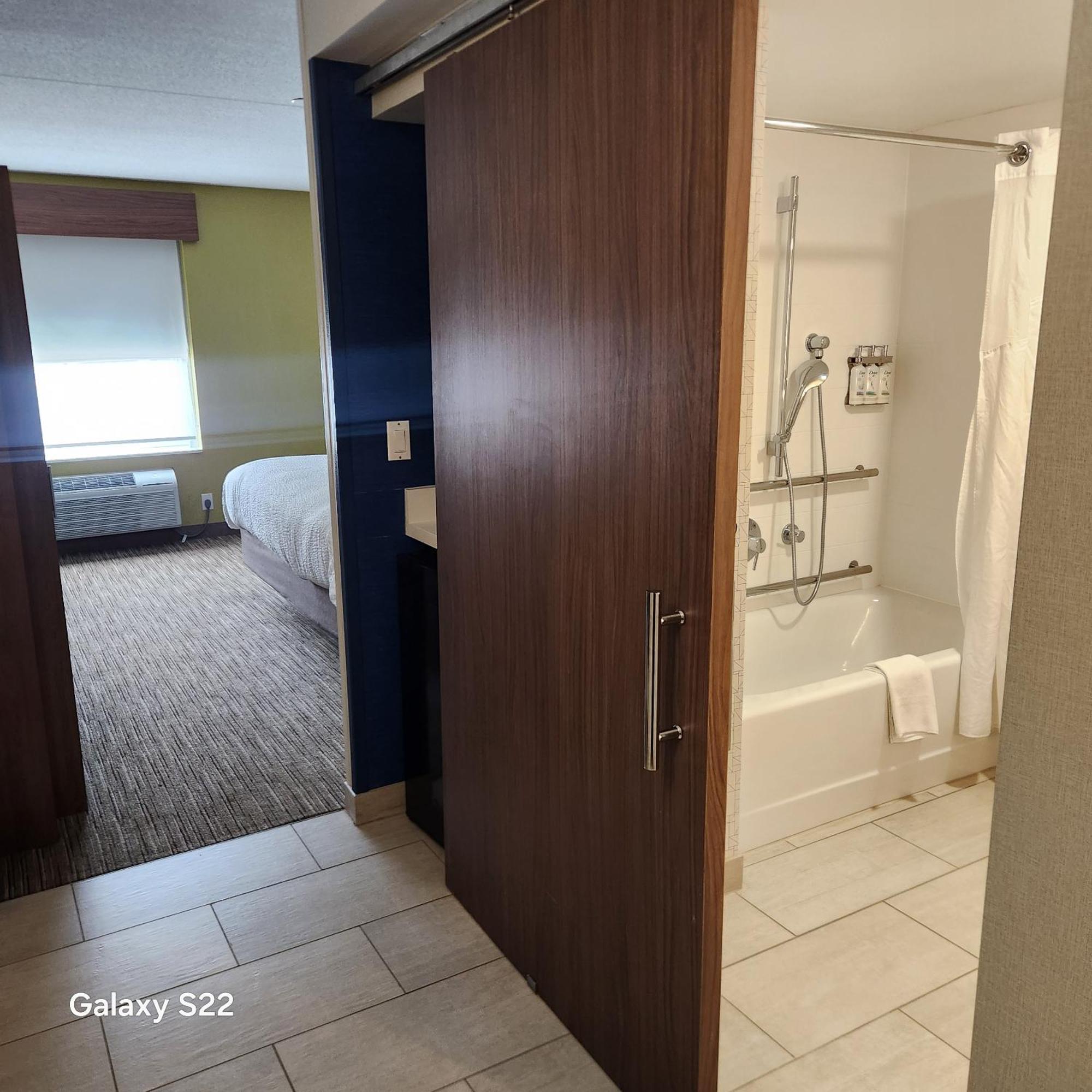 Holiday Inn Express Chelmsford By Ihg מראה חיצוני תמונה